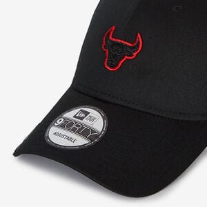 NEW ERA 9FORTY TRUCKER BULLS OUTLINE LOGO NERO/ROSSO UOMO